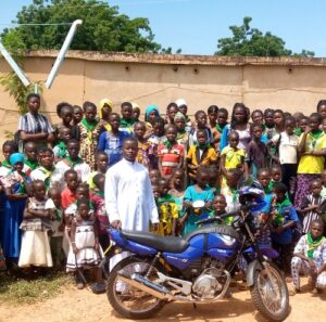 Motocicletas para sacerdotes en Burkina Faso
