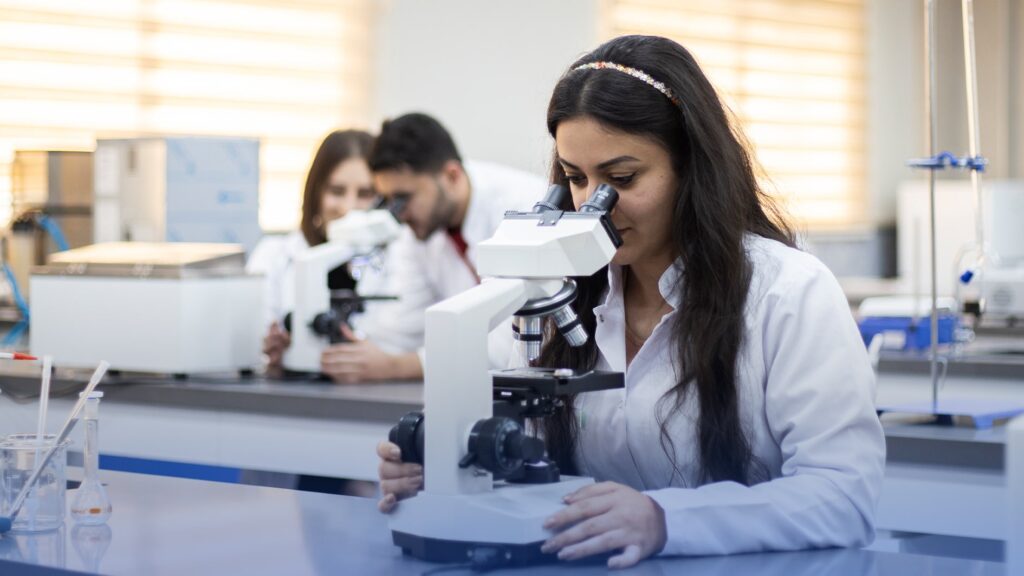 becas para estudiantes cristianos en Irak