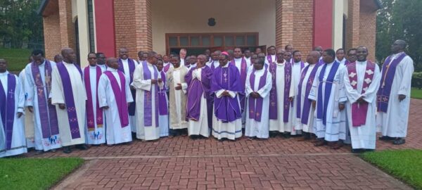 Sacerdotes de Gikongoro