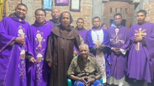 Padres carmelitas en Indonesia